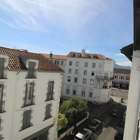 Les Halles Avec Les Cles De Luz